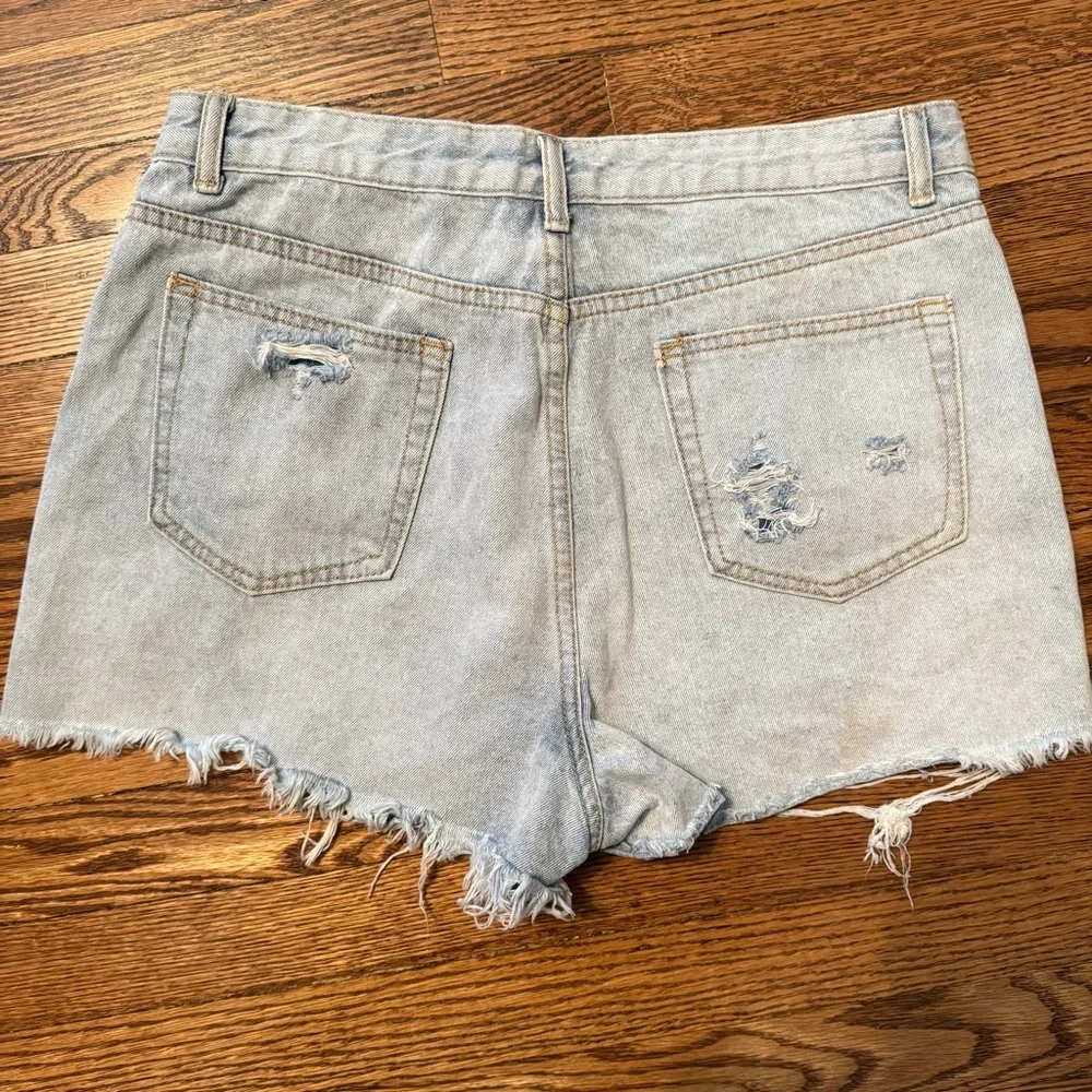 ⭐️ Distressed Denim Shorts